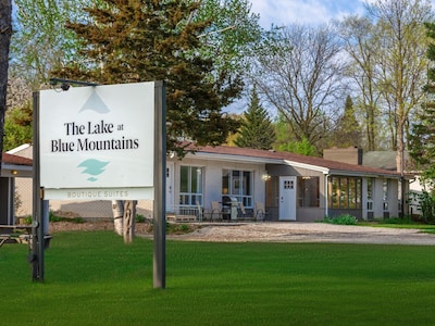 Mountain View Boutique Suite with contactless entry - The Lake at Blue Mountains