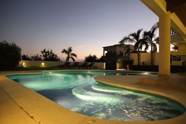 Pool and Jacuzzi 