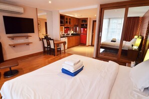 Large 45 m2 studio with full kitchen