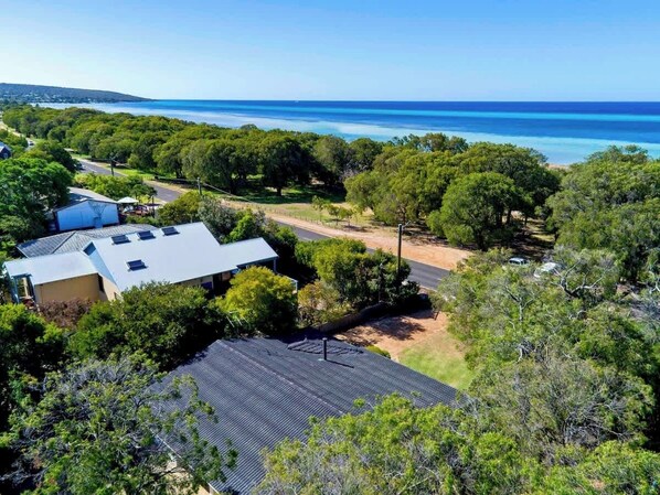 Geographe Bay only a 2 min walk