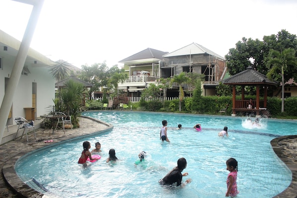 Free Kolam Renang Perumahan