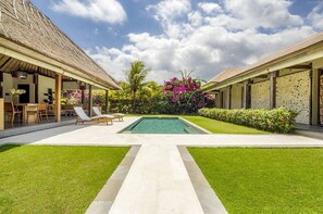 Kabutera 2 Bedroom Villa in Uluwatu;* su