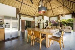 Kabutera 2 Bedroom Villa in Uluwatu;* su