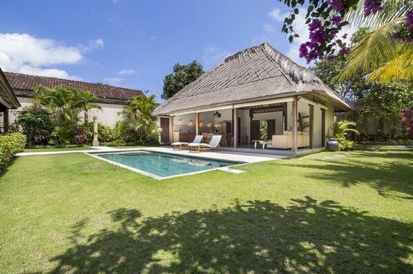 Kabutera 2 Bedroom Villa in Uluwatu;* su