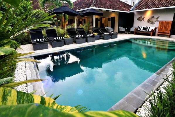 Bloom 4 Bed Villa, near beach, Seminyak;