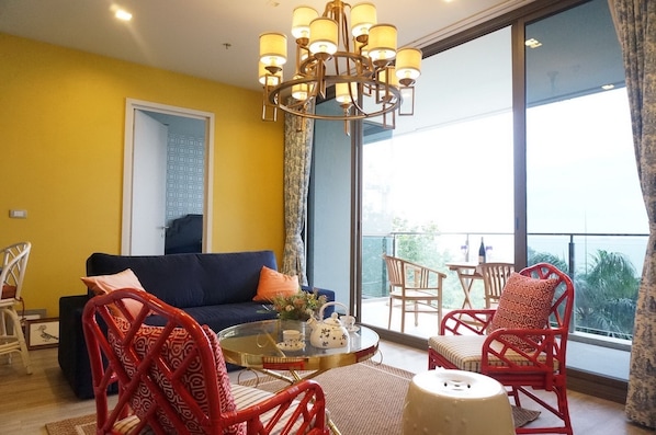 Front SeaView 2BR_Baan PlaiHaad Pattaya