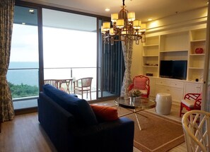 Front SeaView 2BR_Baan PlaiHaad Pattaya