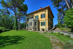 Building Exterior, Garden