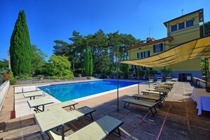 Building Exterior, Garden, Pool