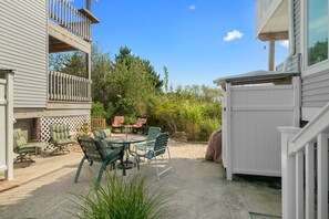 4021 outdoor patio
