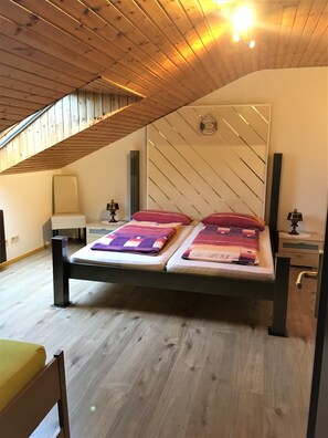 Schlafzimmer + Zusatzbett 