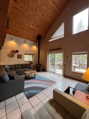 Vaulted living room to enjoy the view