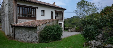 La casa desde el jardín