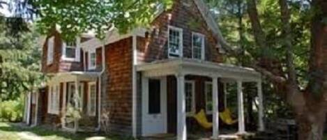 Classic cottage in a lovely setting