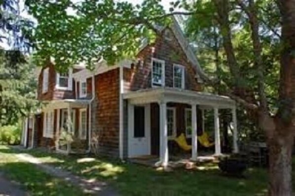 Classic cottage in a lovely setting