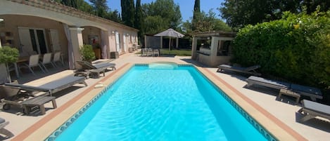 Grande piscine au calme et sans vis-à-vis