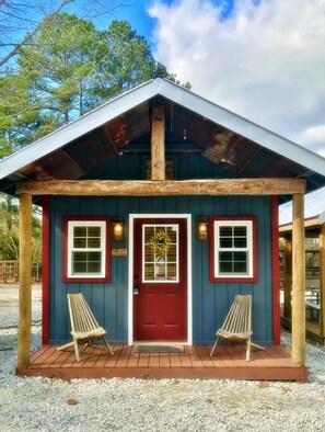 Cozy cabin/tiny home with complete outdoor kitchen and lockable boat shelters.