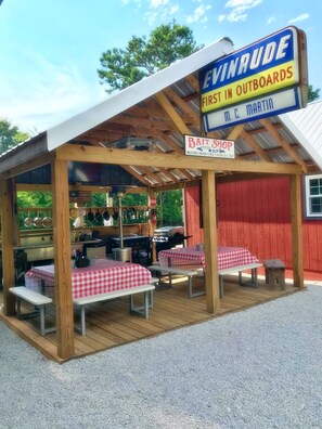 The complete outdoor kitchen. Our guests’ favorite place!