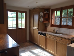 Full equipped Kitchen with granite tops