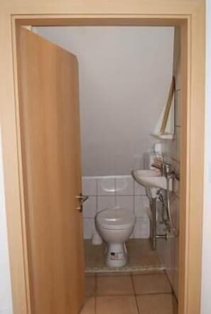 WC 1 im Dachgeschoss