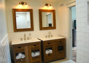 Master Bathroom, Dual Vanities