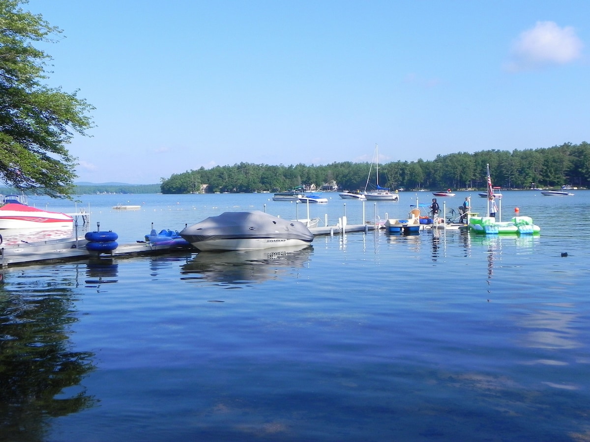 Cozy two bedroom cottage on Lake Winnipesaukee! BREATH TAKING SUNSETS