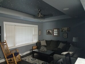 living room w/ stars