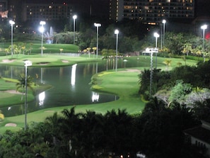 10-hole night course for golf lovers