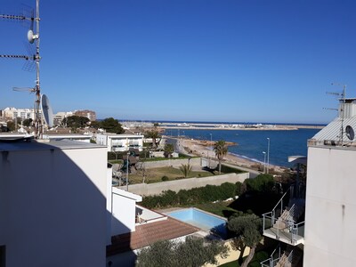 WOHNUNG MIT MEERBLICK. GEMEINSCHAFTSPOOL. VERFÜGBARE HEILIGE WOCHE