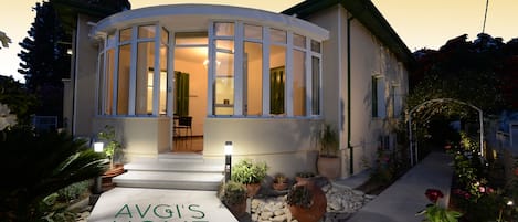 Avgi's Home - vacation and holiday rental, Limassol Cyprus