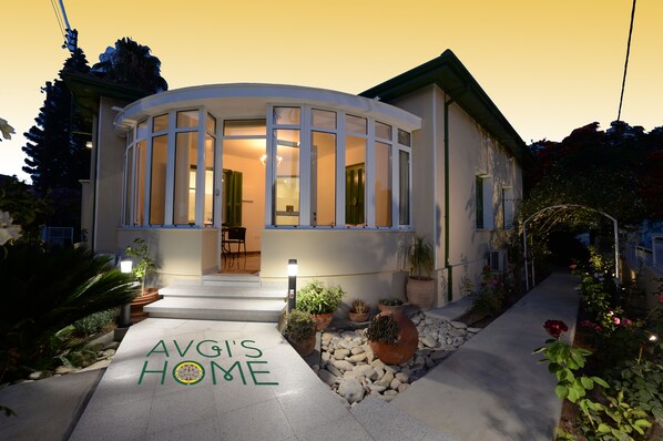 Avgi's Home - vacation and holiday rental, Limassol Cyprus