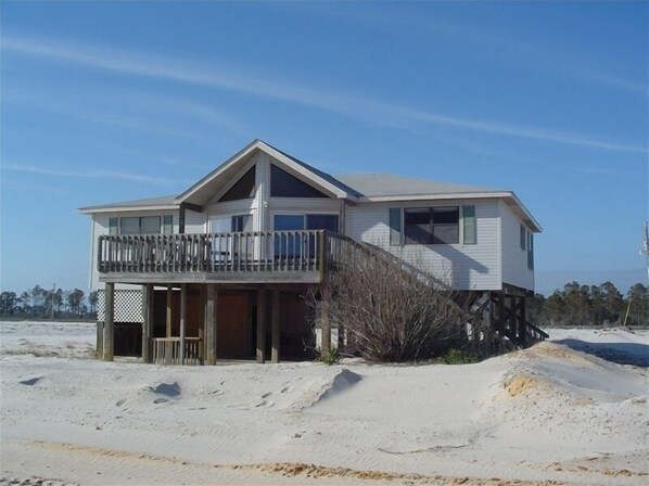 The great room has the same blue sky color as you see here. Beautiful sand!