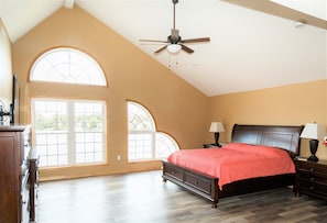 MASTER BEDROOM
UPPER FLOOR