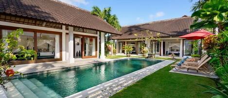 3Bed Luxury Villa, Large Pool in Oberoi;
