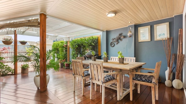 Outdoor dining