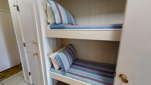 318A_Sav_Beach__Racquet_Club-Bunkies-1