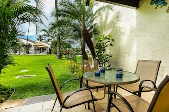 Hale Kamaole 135 one bedroom condo steps away from beautiful Kamaole 3 Beach!