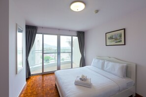 Front SeaView 2BR Apt._Baan TiewKlurn HH
