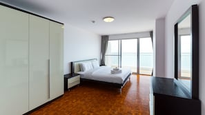 Front SeaView 2BR Apt._Baan TiewKlurn HH