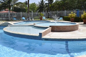 Pool Fountain
Fuente Piscina