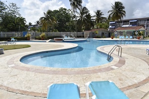 Pool Facility Area
Complejo Piscina