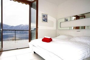 Double bedroom with doors to terrace