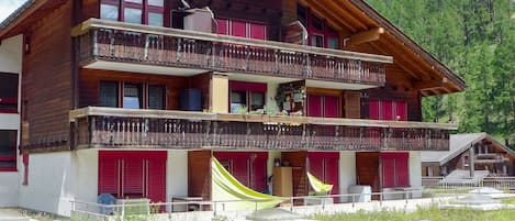 Casa, Propiedad, Edificio, Casa, Bienes Raíces, Arquitectura, Techo, Hill Station, Madera, Área Rural