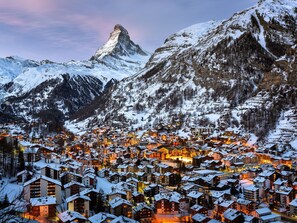 Sky, Snow, Mountain, Plant, Natural Landscape, Slope, Highland, Glacial Landform, Mountainous Landforms, Landscape