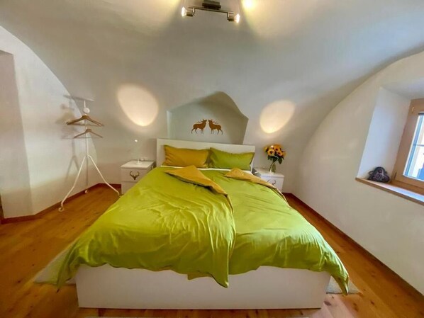 Bedroom 3 - Room of singing deers