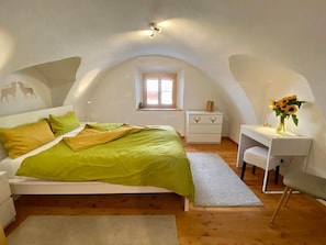 Bedroom 3 - Room of singing deers