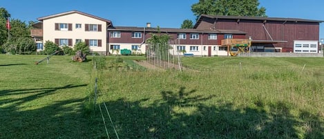 Aussenansicht Bauernhaus mit Zwischenbau