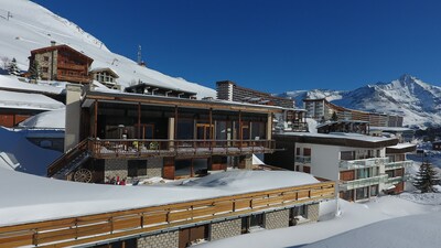 Very large family terrace apartment