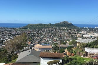 Comfort and Elegance with stunning views of Diamond Head
