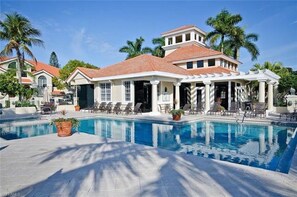 Gated Community / Hidden Paradise / Colonide Circle at Park Shore